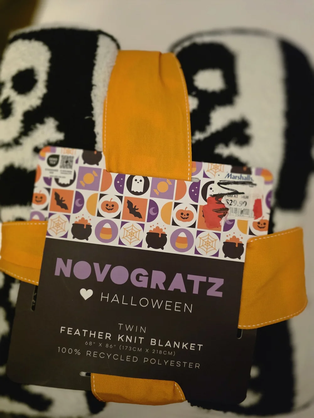 NOVOGRATZ Halloween Twin Skull Feather Knit Blanket - Black & White